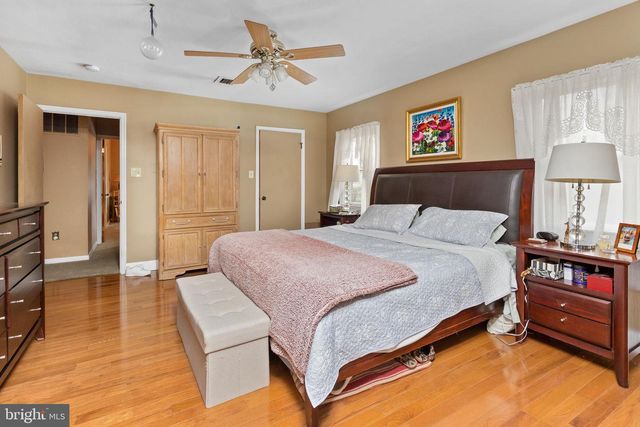 28 WEDGE DR, Hamilton, NJ 08610