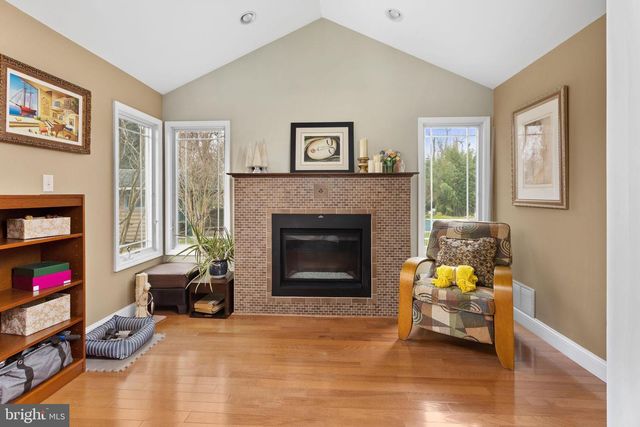 28 WEDGE DR, Hamilton, NJ 08610