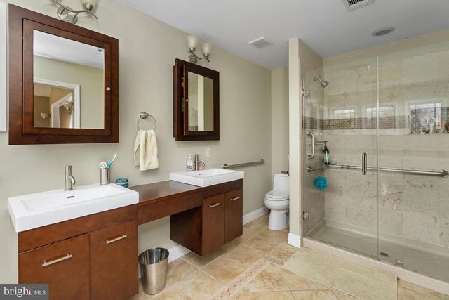 28 WEDGE DR, Hamilton, NJ 08610