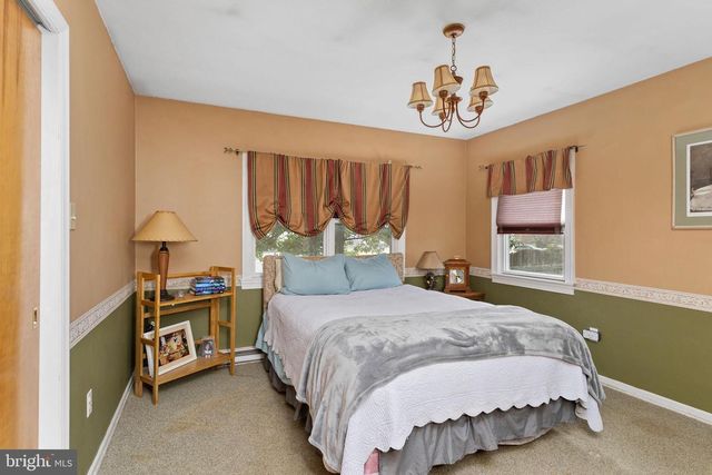 28 WEDGE DR, Hamilton, NJ 08610