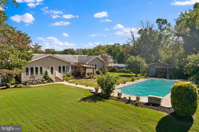 28 WEDGE DR, Hamilton, NJ 08610