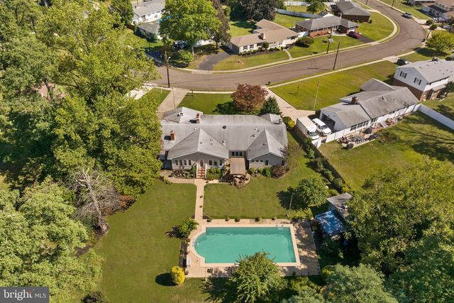 28 WEDGE DR, Hamilton, NJ 08610