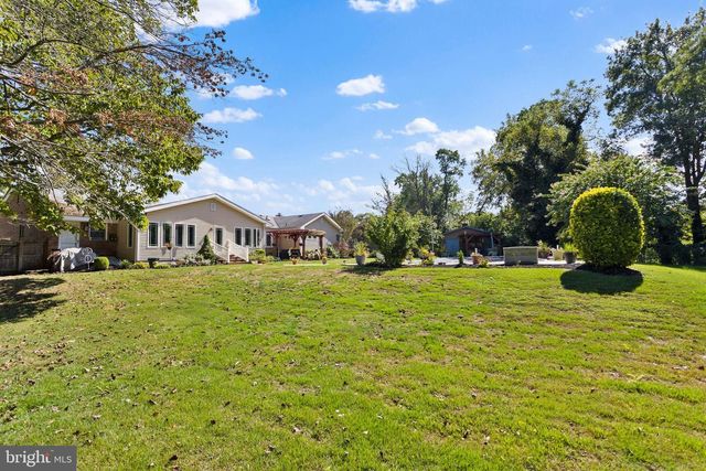 28 WEDGE DR, Hamilton, NJ 08610