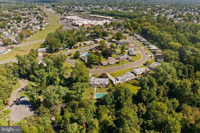 28 WEDGE DR, Hamilton, NJ 08610