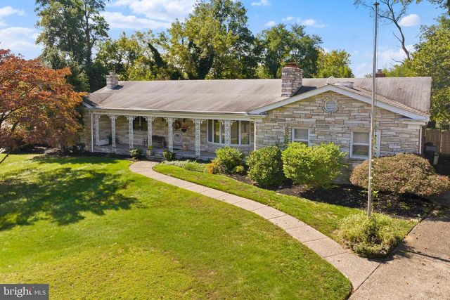 28 WEDGE DR, Hamilton, NJ 08610