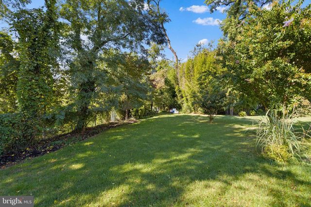 28 WEDGE DR, Hamilton, NJ 08610