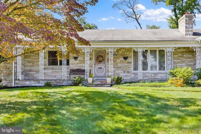 28 WEDGE DR, Hamilton, NJ 08610