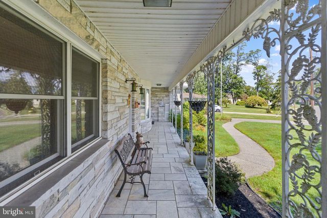 28 WEDGE DR, Hamilton, NJ 08610