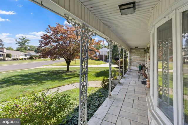 28 WEDGE DR, Hamilton, NJ 08610