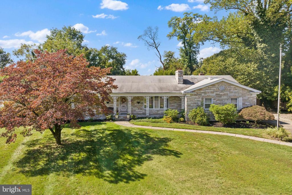 28 WEDGE DR, Hamilton, NJ 08610