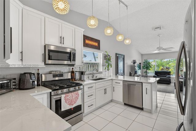 15891 SW 84th Street, Miami, FL 33193