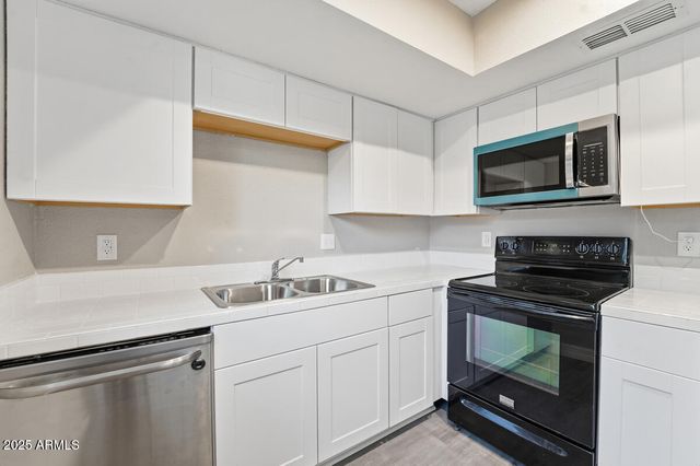 2847 N 46TH Avenue 10, Phoenix, AZ 85035