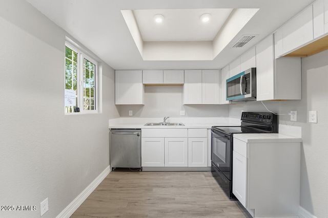 2847 N 46TH Avenue 10, Phoenix, AZ 85035