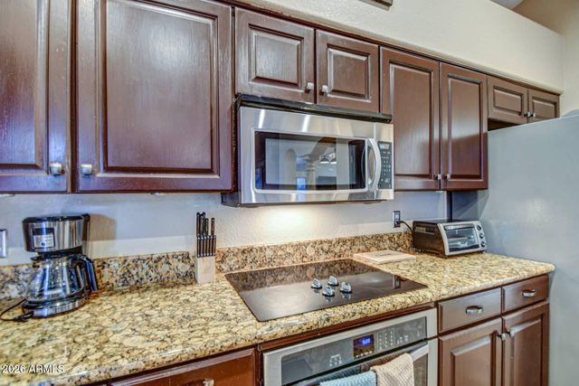 1676 E GLENHAVEN Drive, Phoenix, AZ 85048