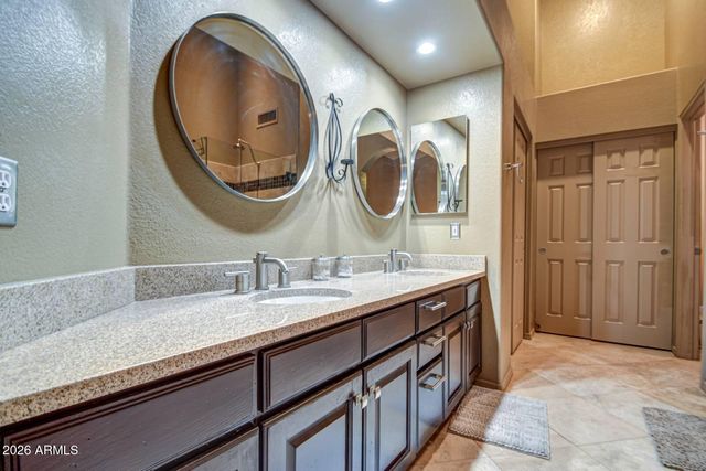 1676 E GLENHAVEN Drive, Phoenix, AZ 85048
