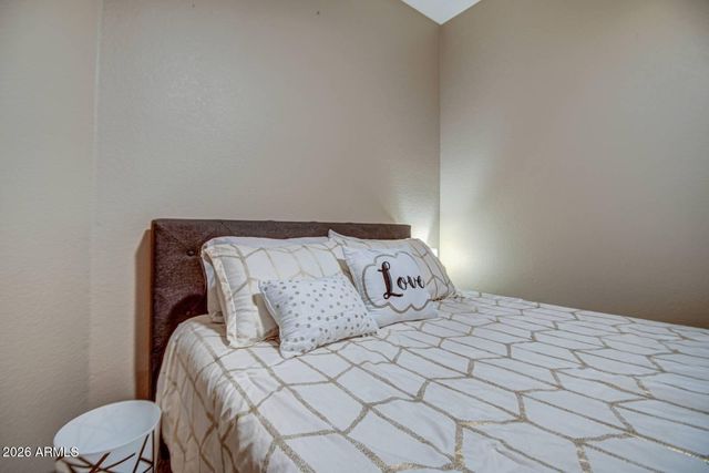 1676 E GLENHAVEN Drive, Phoenix, AZ 85048