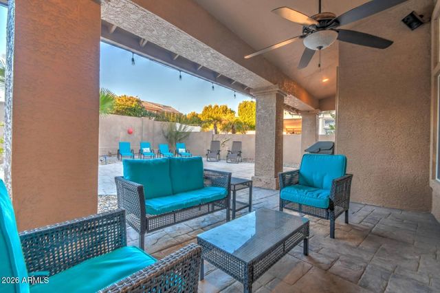1676 E GLENHAVEN Drive, Phoenix, AZ 85048