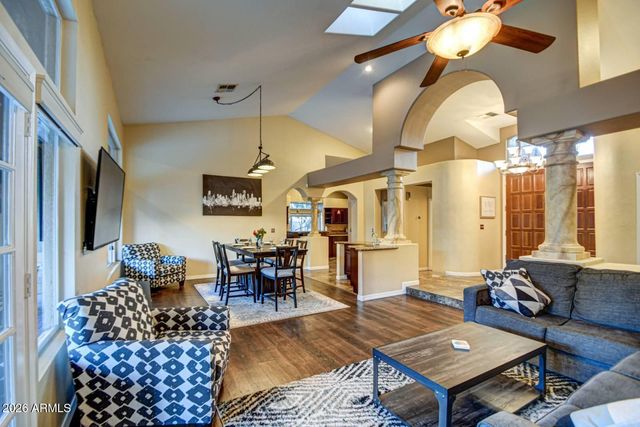 1676 E GLENHAVEN Drive, Phoenix, AZ 85048