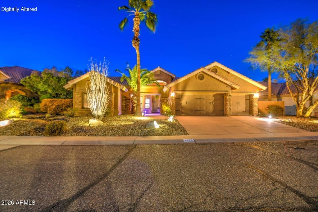 1676 E GLENHAVEN Drive, Phoenix, AZ 85048