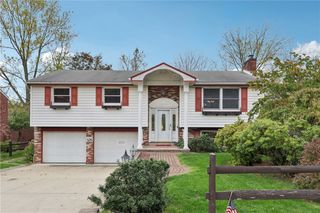 326 Laurie Dr, Penn Hills, PA 15235