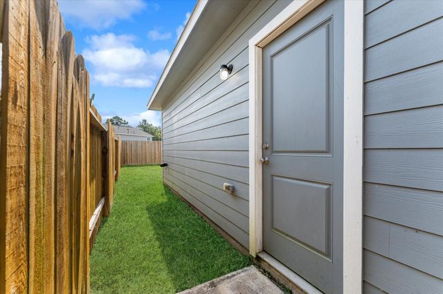 9903 Opal Stone Way, Conroe, TX 77306