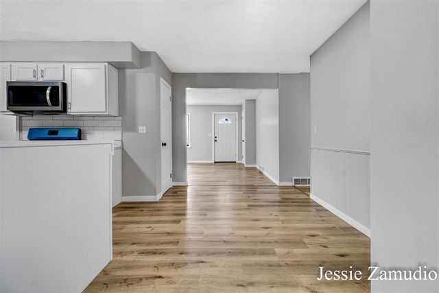 609 SE 60th Street, Kentwood, MI 49548