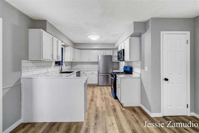 609 SE 60th Street, Kentwood, MI 49548