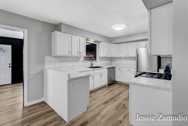 609 SE 60th Street, Kentwood, MI 49548