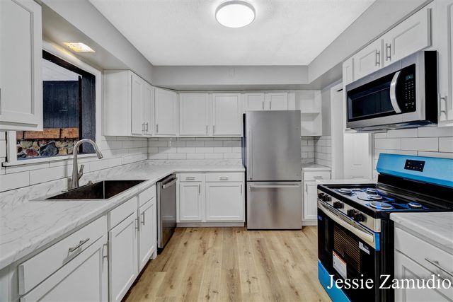 609 SE 60th Street, Kentwood, MI 49548