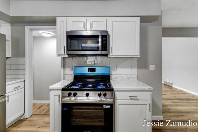 609 SE 60th Street, Kentwood, MI 49548