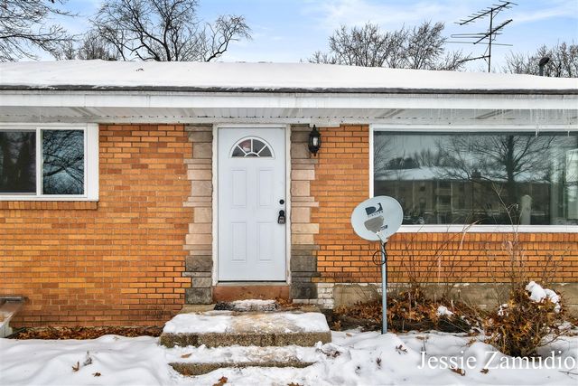 609 SE 60th Street, Kentwood, MI 49548