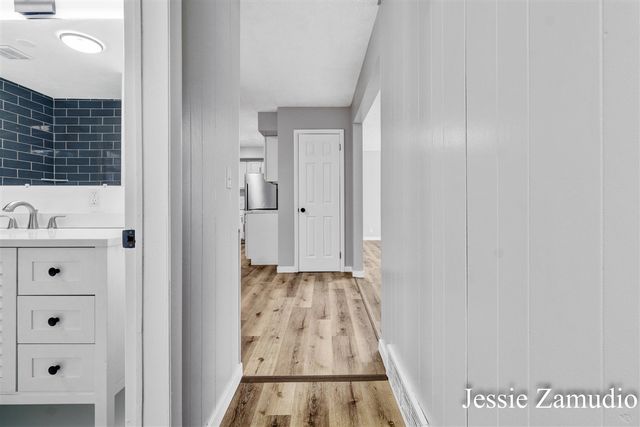 609 SE 60th Street, Kentwood, MI 49548