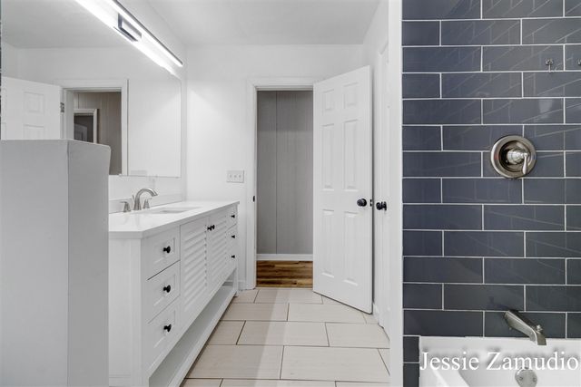 609 SE 60th Street, Kentwood, MI 49548