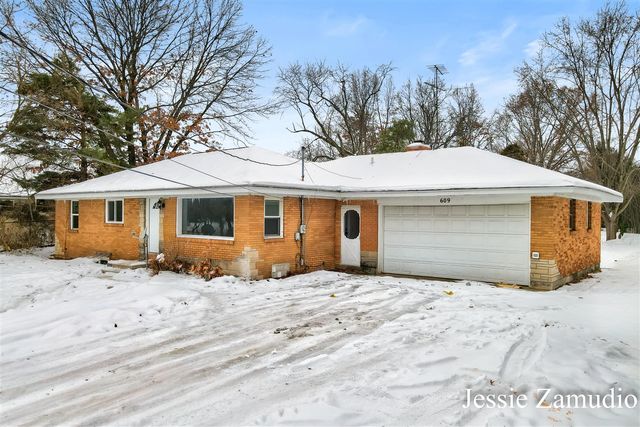 609 SE 60th Street, Kentwood, MI 49548