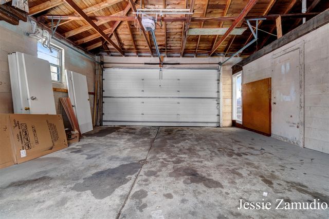 609 SE 60th Street, Kentwood, MI 49548