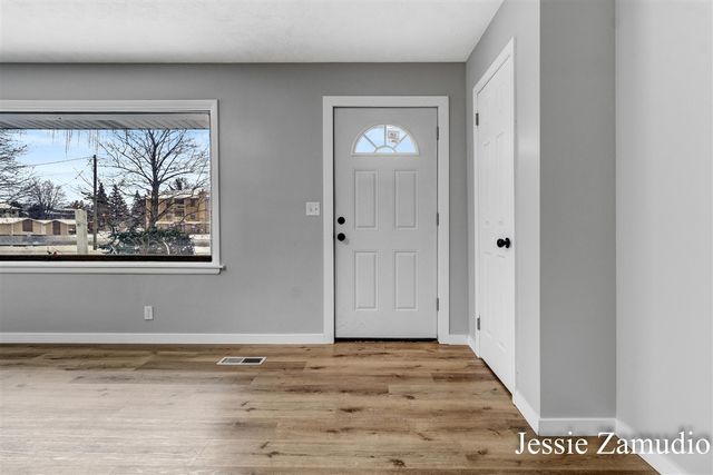 609 SE 60th Street, Kentwood, MI 49548