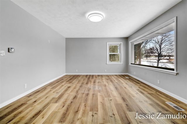 609 SE 60th Street, Kentwood, MI 49548