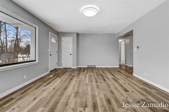 609 SE 60th Street, Kentwood, MI 49548