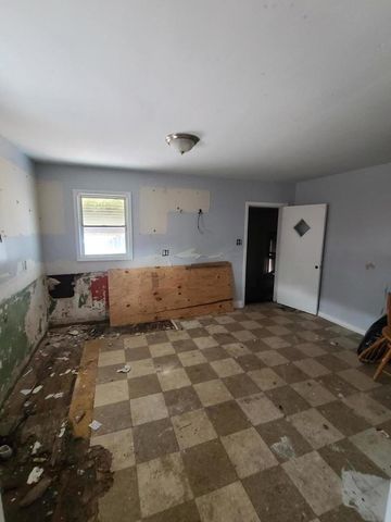 2122 Honore Avenue, North Chicago, IL 60064