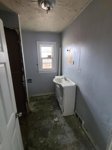 2122 Honore Avenue, North Chicago, IL 60064