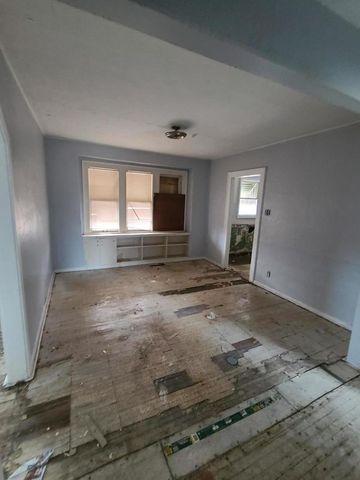 2122 Honore Avenue, North Chicago, IL 60064