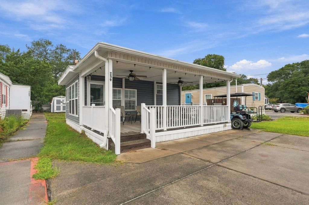 9700 Kings Rd., Myrtle Beach, SC 29572 — exterior