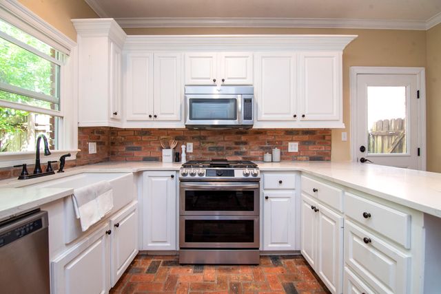 10 Moss Point, Hattiesburg, MS 39402