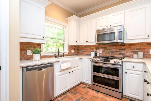 10 Moss Point, Hattiesburg, MS 39402
