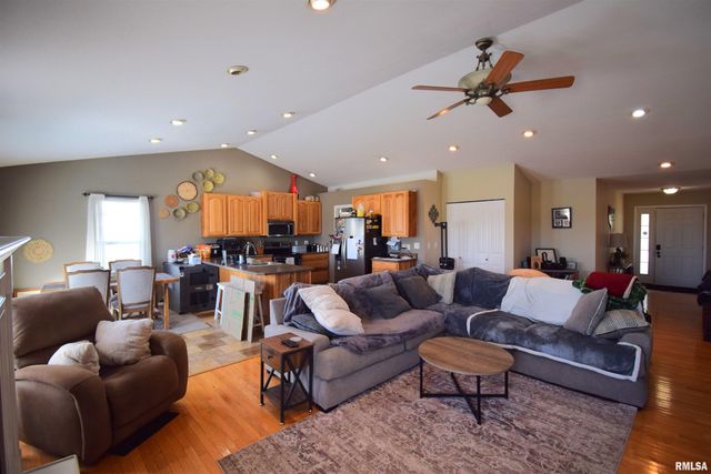 10341 N Puckett Lane, Mt Vernon, IL 62864