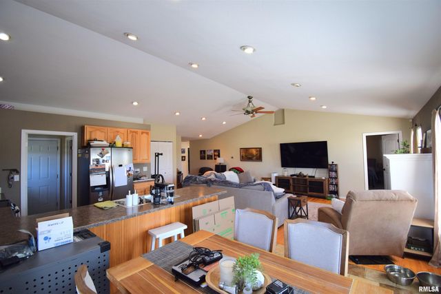 10341 N Puckett Lane, Mt Vernon, IL 62864