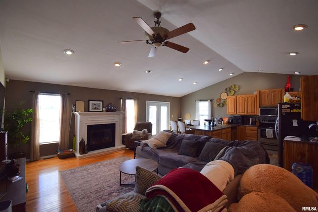 10341 N Puckett Lane, Mt Vernon, IL 62864