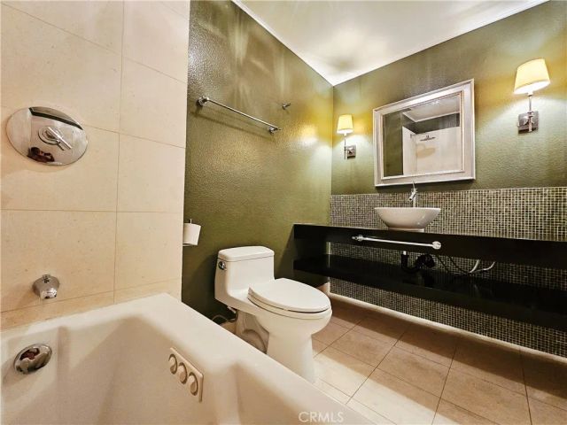 156 S Oak Knoll 209, Pasadena, CA 91101