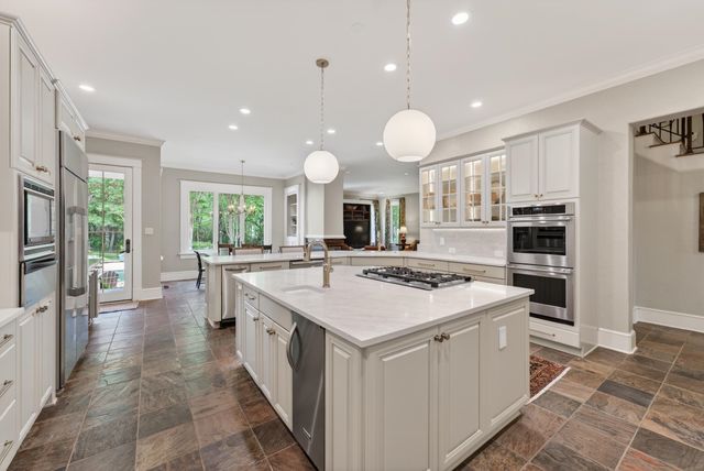 9290 HOLLOW CREEK CV, Germantown, TN 38138
