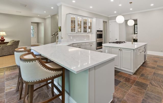9290 HOLLOW CREEK CV, Germantown, TN 38138